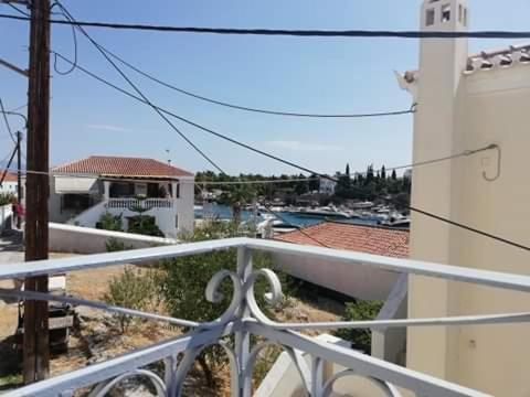 Old Harbor Apartments Spetses Town Exterior photo