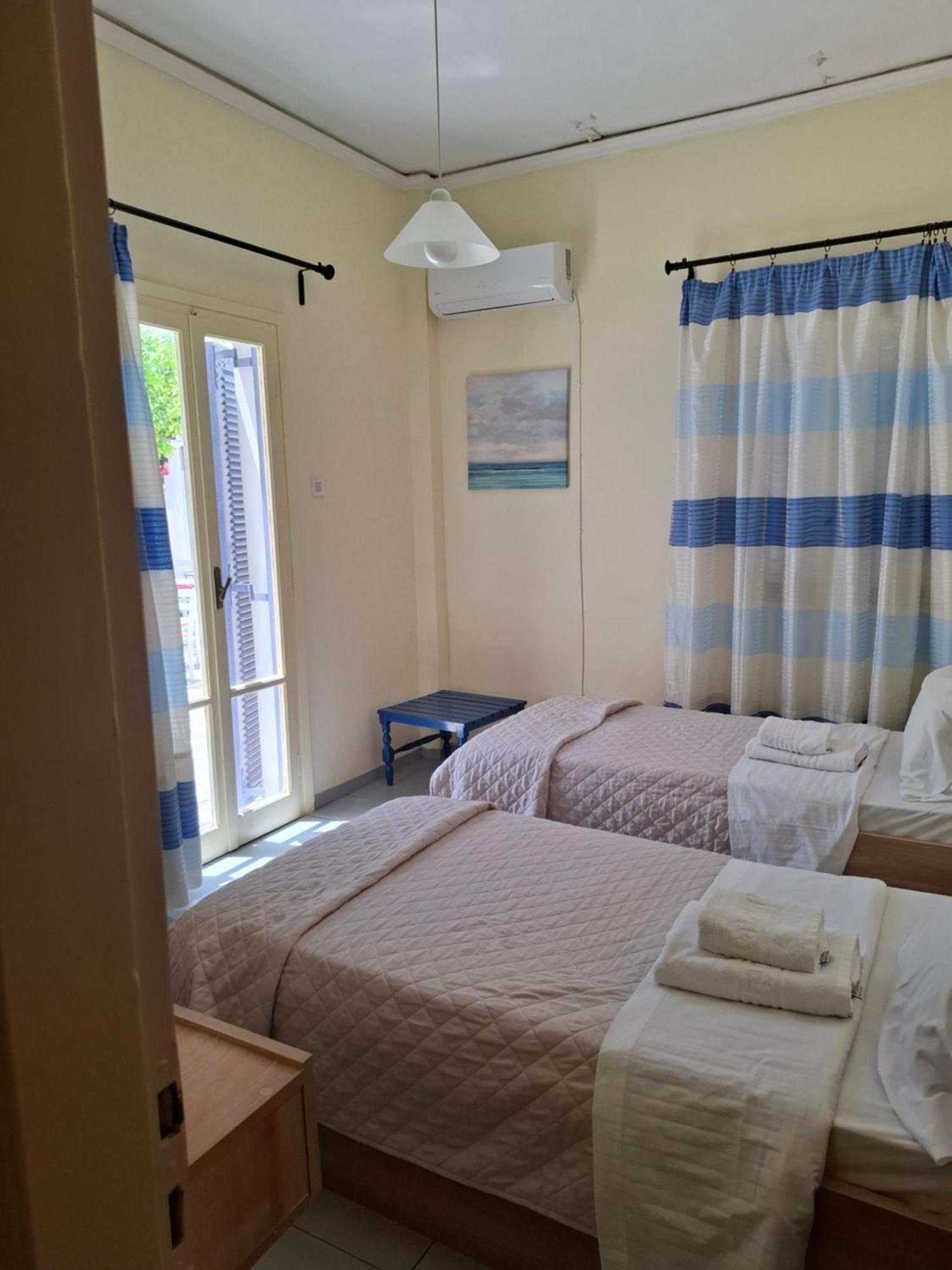 Old Harbor Apartments Spetses Town Exterior photo