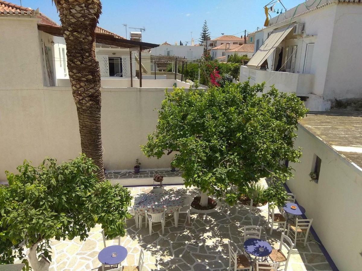 Old Harbor Apartments Spetses Town Exterior photo