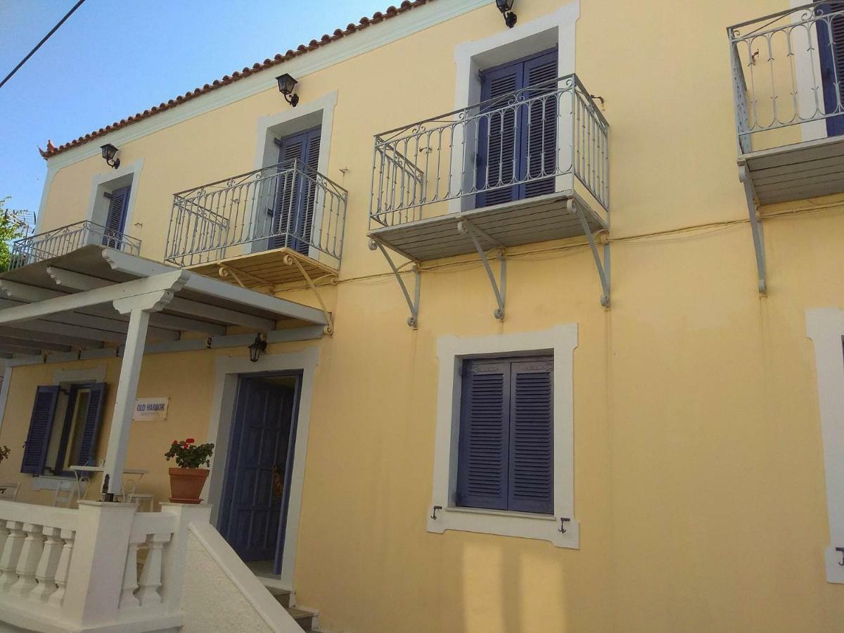 Old Harbor Apartments Spetses Town Exterior photo